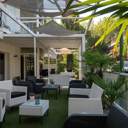 Raffaella Hotel 3*